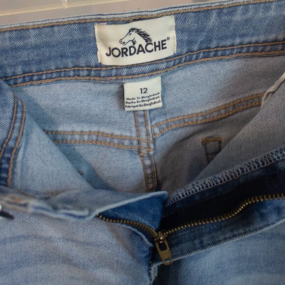 Jordache Boyfriend Roll Cuff Short Size 12 NWOT - Picture 2 of 4